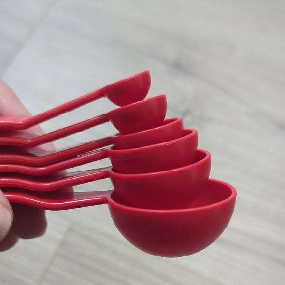 Red Measuring Spoon Set - Picture 2 of 2